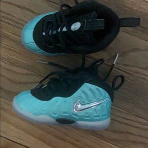 Toddler Nike foams